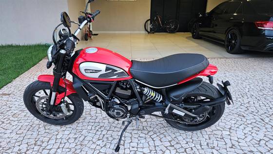 DUCATI SCRAMBLER ICON 